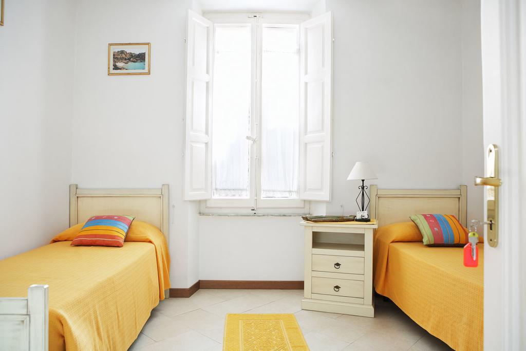 B&B Affittacamere Via Del Centro La Maddalena  Ngoại thất bức ảnh