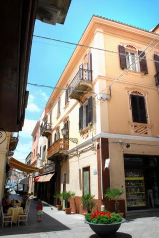 B&B Affittacamere Via Del Centro La Maddalena  Ngoại thất bức ảnh